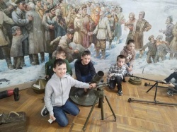 Ученики частной семейной школы посетили экспозиции музея с экскурсией