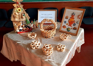 В клубе «Молодежный» проходит Выставка-конкурс декоративно-прикладного искусства «Хлеб – всему голова!», приуроченная ко Всемирному Дню хлеба