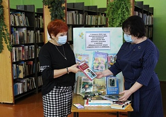 Библиотеки и жители города участвуют в VI Общероссийской акции «Дарите книги с любовью!»