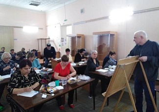 Мастер – класс «Рисуем гуашью» прошел в Шахтинском краеведческом музее