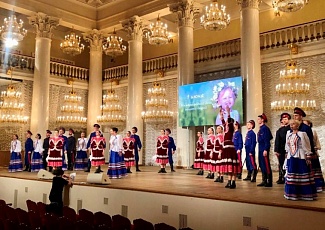 Муниципальный ансамбль песни и пляски «Надежда» принял участие в праздничном концерте «Мы дети твои, Россия!»