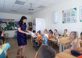 Библиотеки в дни летних каникул продолжают работу с летними пришкольными лагерями