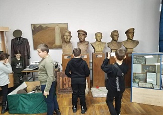 С военными страницами истории города Шахты познакомили школьников в рамках сотрудничества между музеем и турагентства «ЕЛЕНА-ТУР»