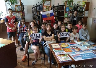 В преддверии празднования Дня России в библиотеках города поздравили жителей с праздником