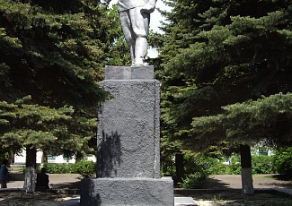 Памятник тов. Артему